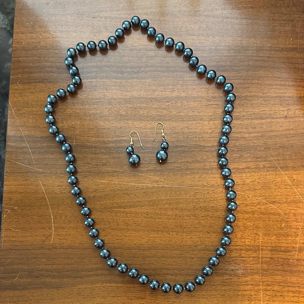 Vintage Blue/Gray Pearlized Plastic Necklace and Wire Drop Earring Set